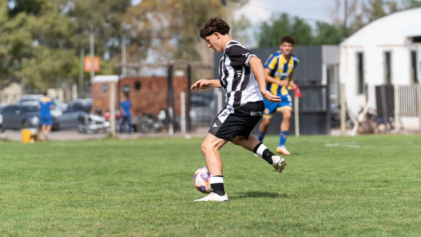 AFL or soccer player changing direction in a low crouch, illustrating the hip movements linked to femoroacetabular impingement